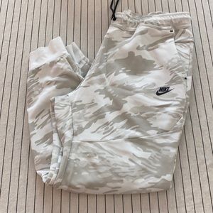 Nike Men’s Joggers camo XL